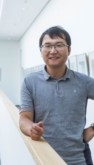 Portrait of Dr. Zongbao Zhang